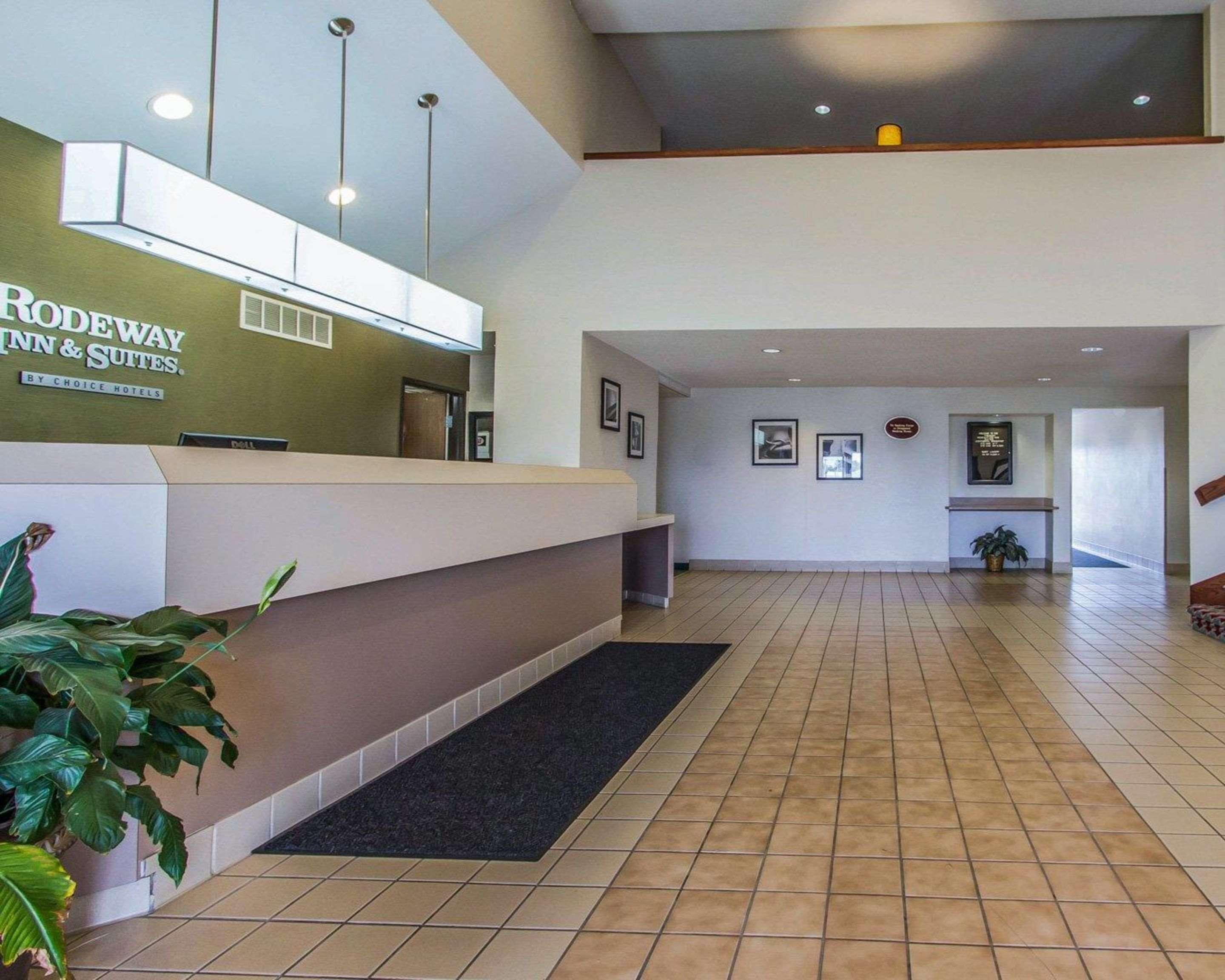 Rodeway Inn Fremont Exterior photo