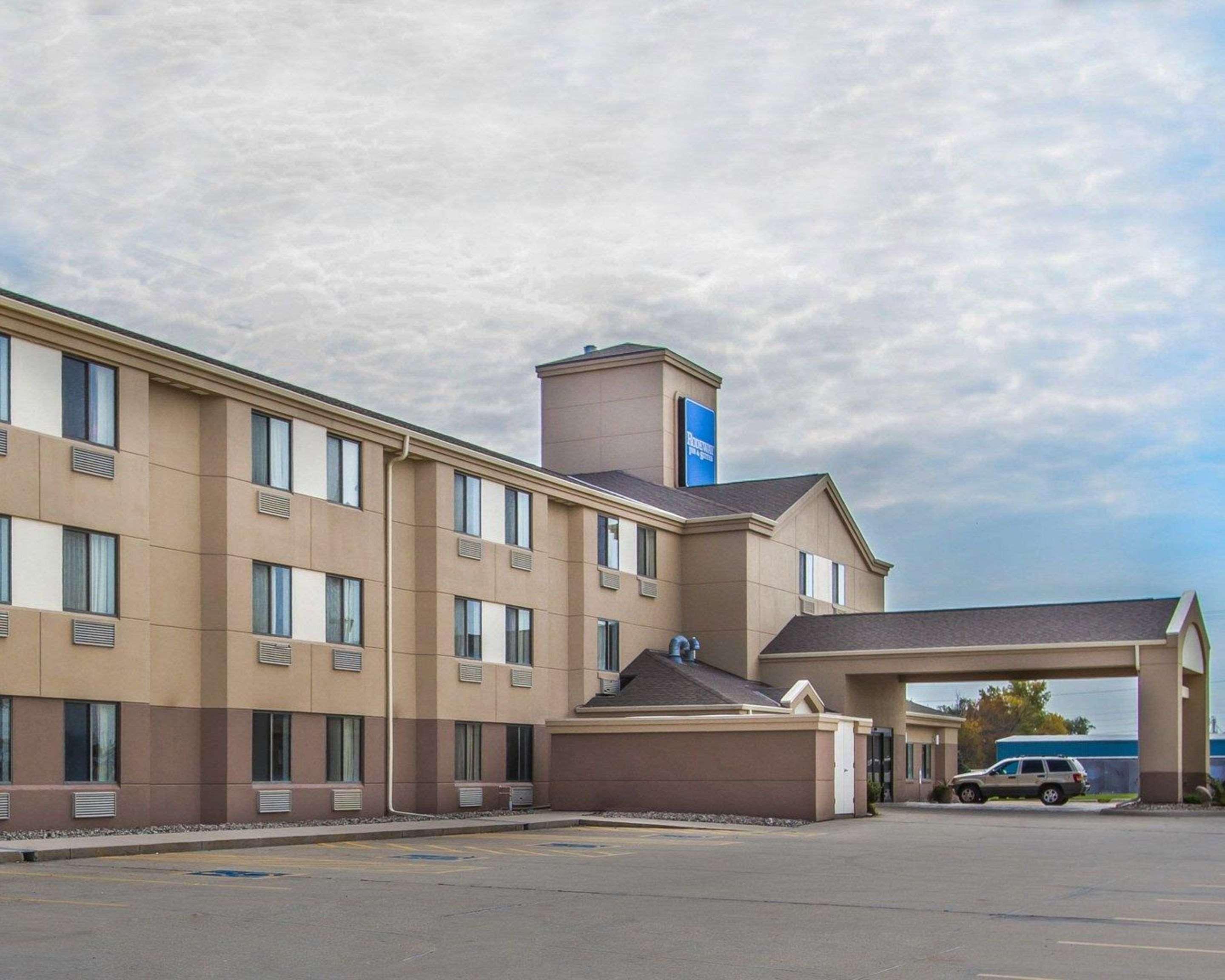 Rodeway Inn Fremont Exterior photo